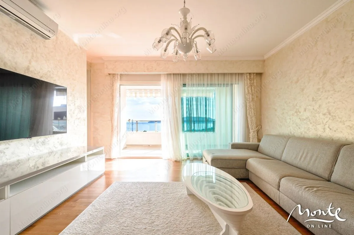 Sale, two bedroom apartment, 115m², Bečići, Budva