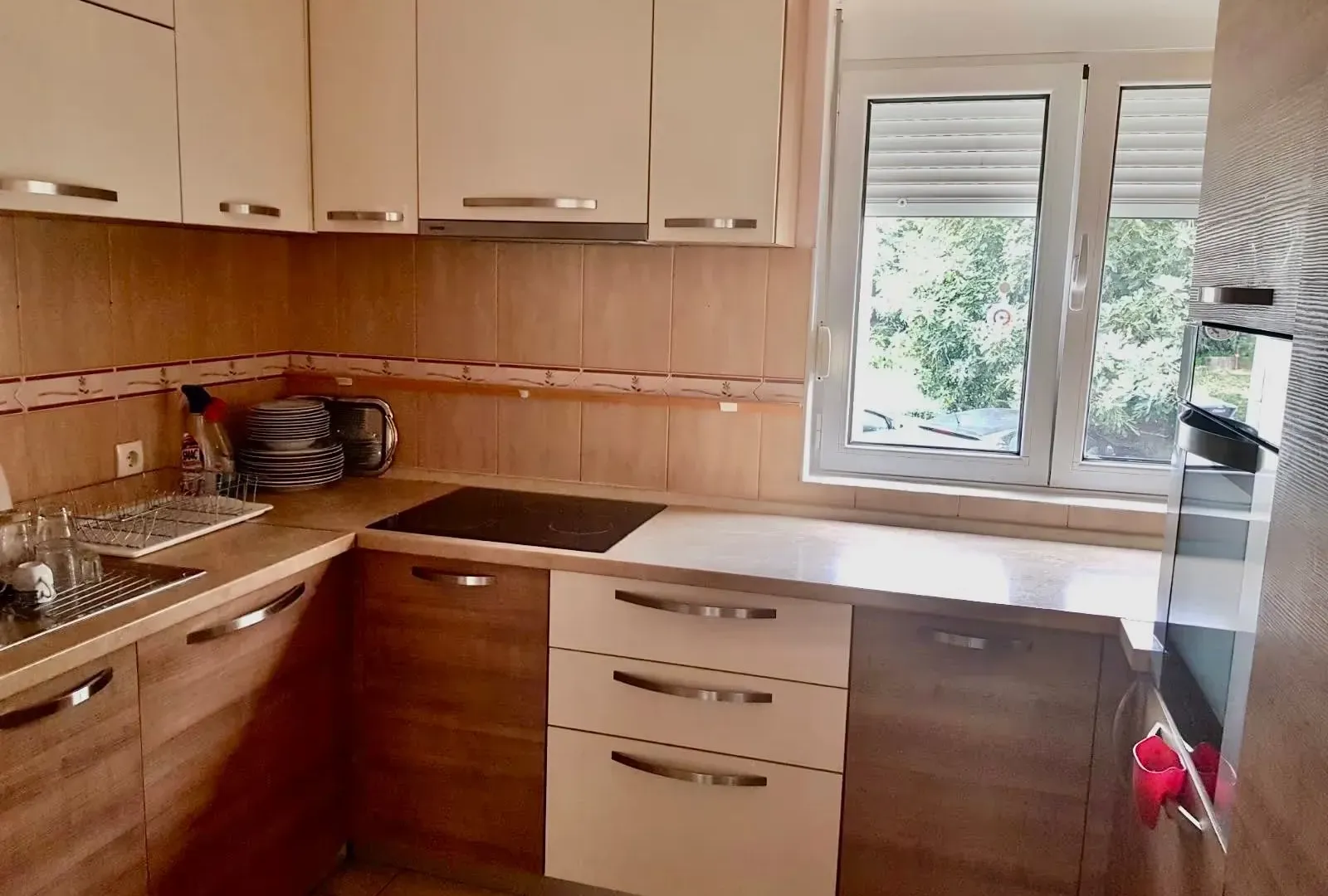 Izdavanje, dvosoban stan, 70m², Lazi, Budva