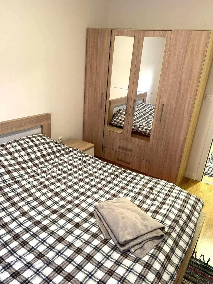 Izdavanje, jednosoban stan, 40m², Pobrežje, Podgorica