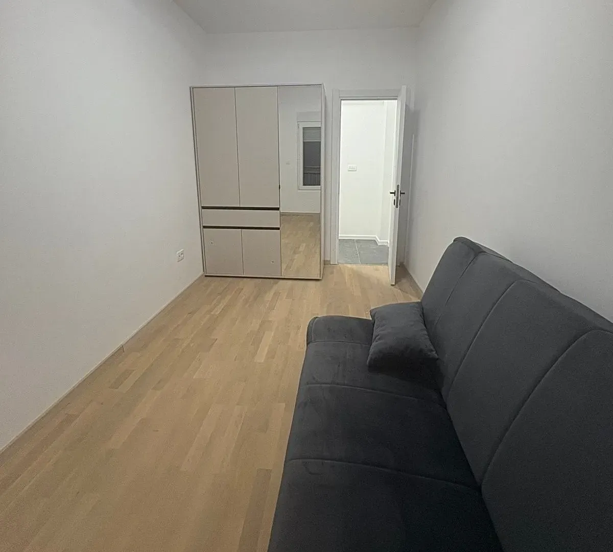 Izdavanje, dvosoban stan, 79m², Momišići, Podgorica