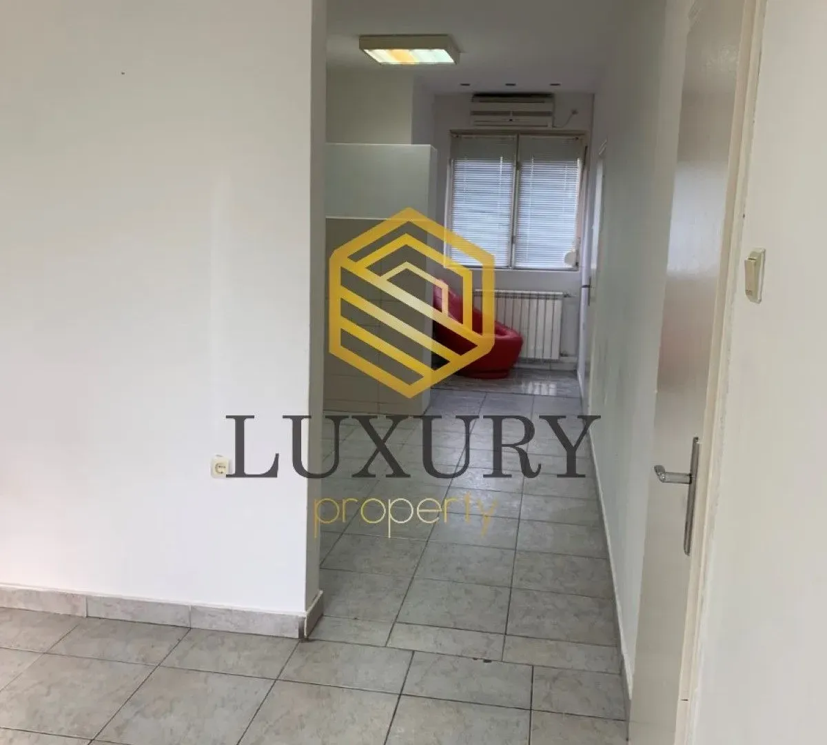 Izdavanje, kuća, 250m², Tološi, Podgorica
