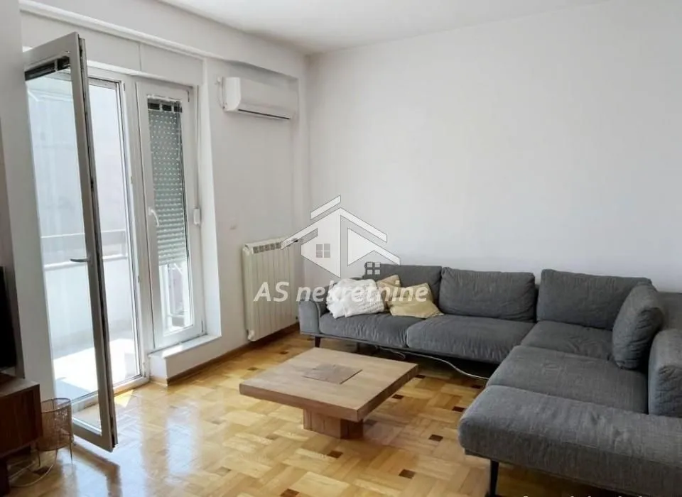 Izdavanje, četvorosoban stan, 135m², Vračar Hram, Vračar Sve Podlokacije