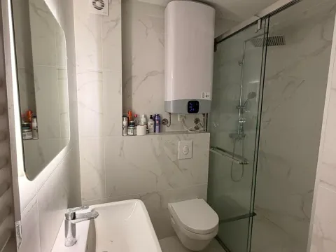 Izdavanje, dvosoban stan, 61m², Tološi, Podgorica - image 11