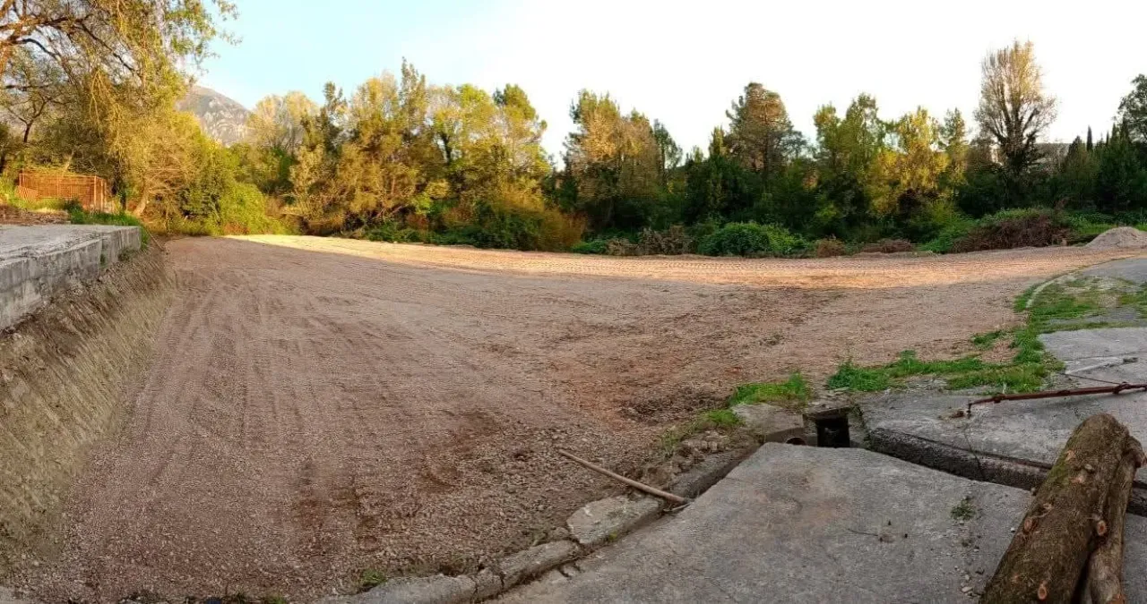 Izdavanje, parking/garaža, 600m², Tivat, Crna Gora