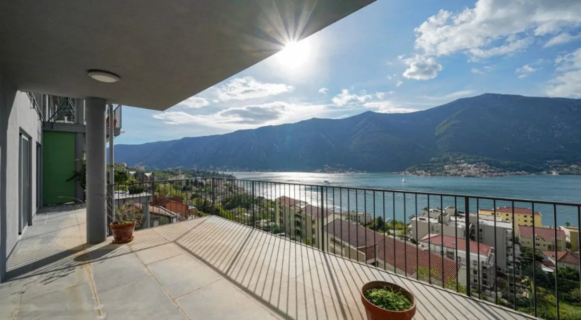 Prodaja, trosoban stan, 158m², Dobrota, Kotor