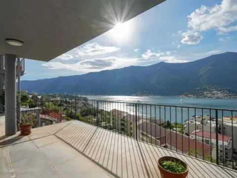 Sale, three bedroom apartment, 158m², Dobrota, Kotor