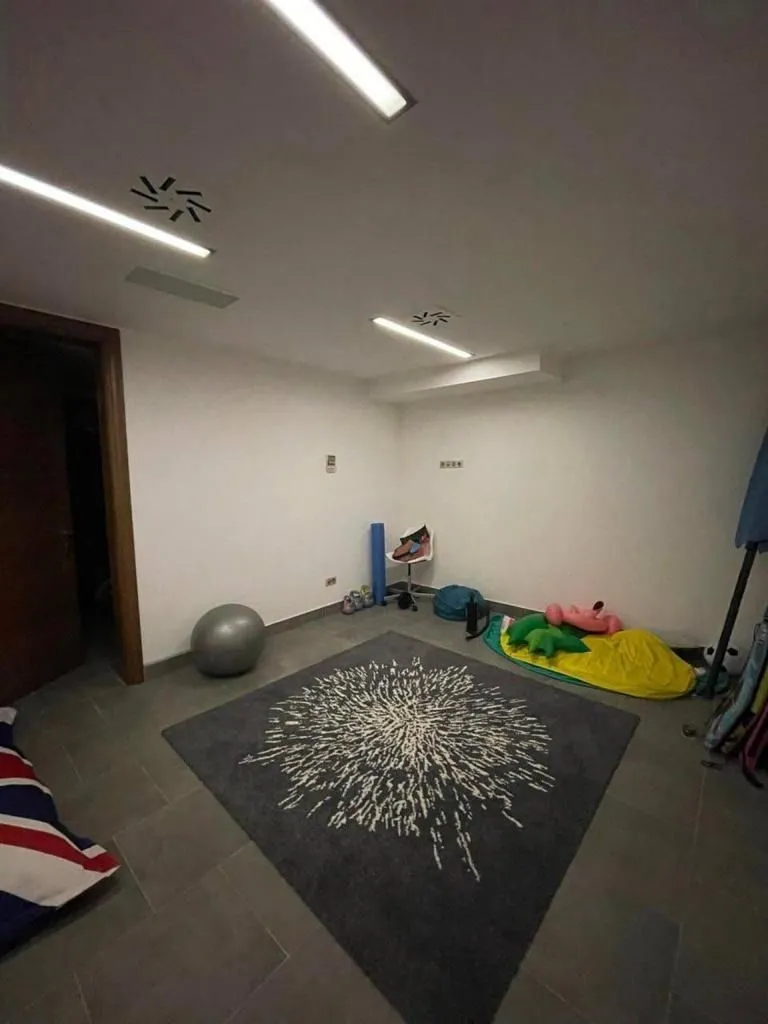 Izdavanje, kuća, 360m², Kavač, Kotor