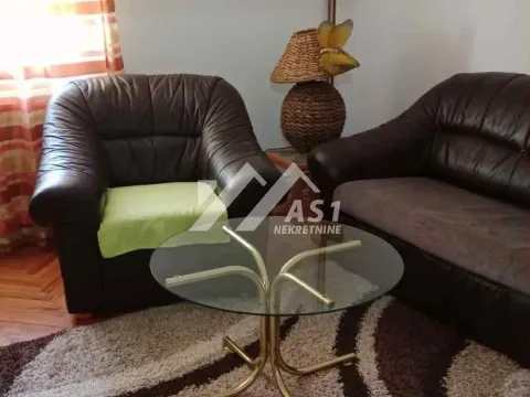 Izdavanje, trosoban stan, 74m², Vidovdansko naselje, Novi Sad Sve Podlokacije - image 1