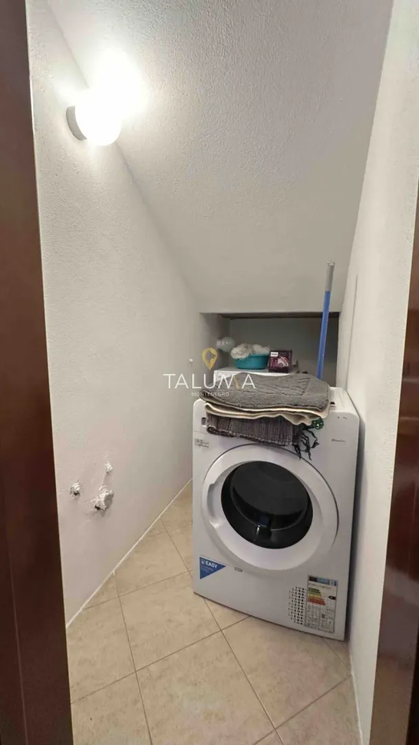 Prodaja, kuća, 200m², Tološi, Podgorica