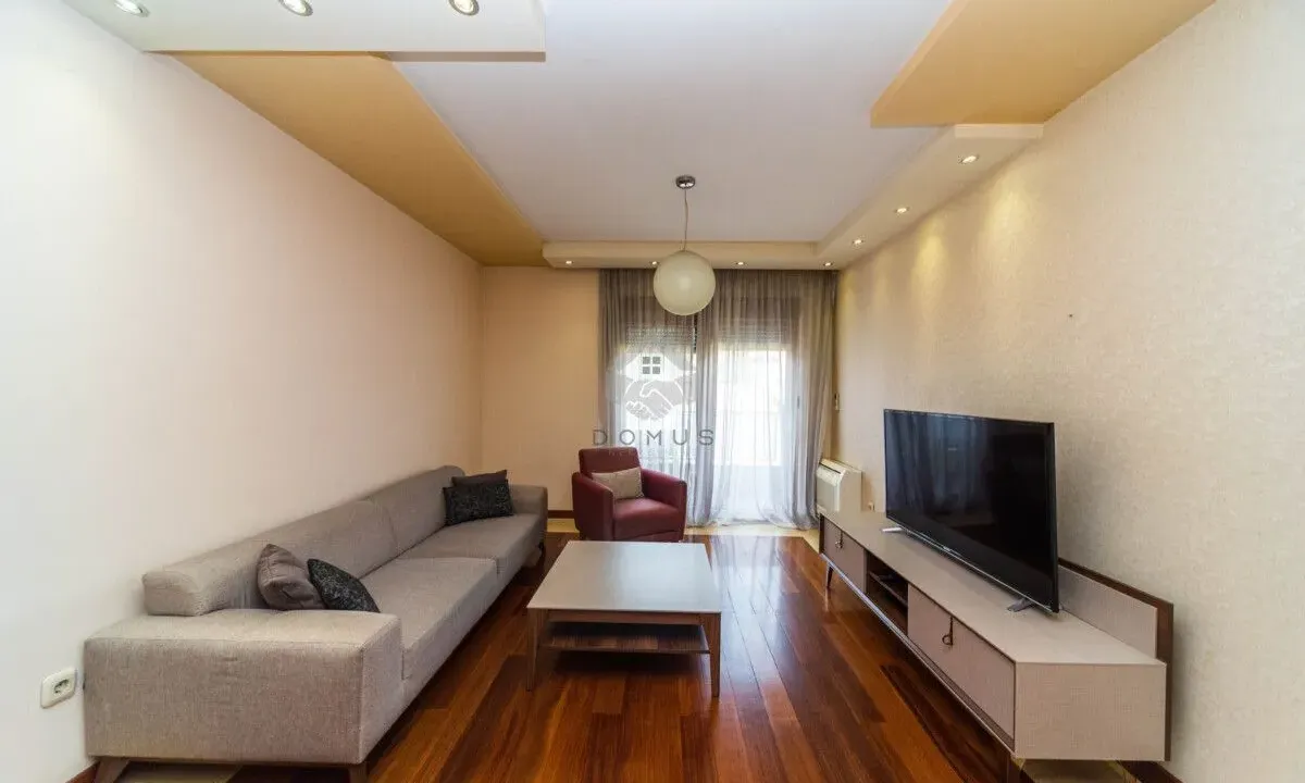 Izdavanje, dvosoban stan, 75m², Centar, Podgorica