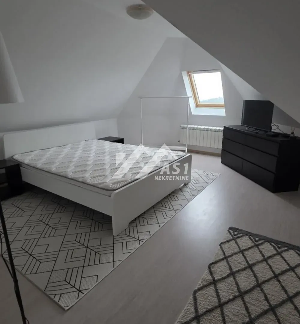 Izdavanje, kuća, 300m², Petrovaradin, Novi Sad