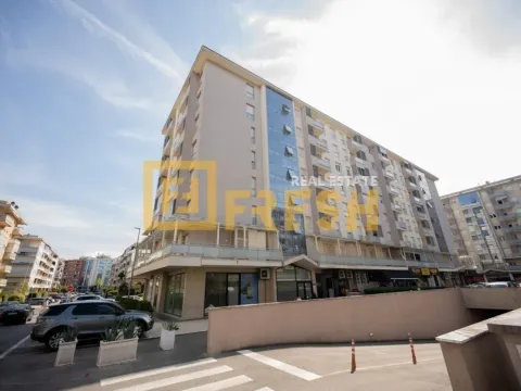 Prodaja, dvosoban stan, 66m², City Kvart, Podgorica - image 1