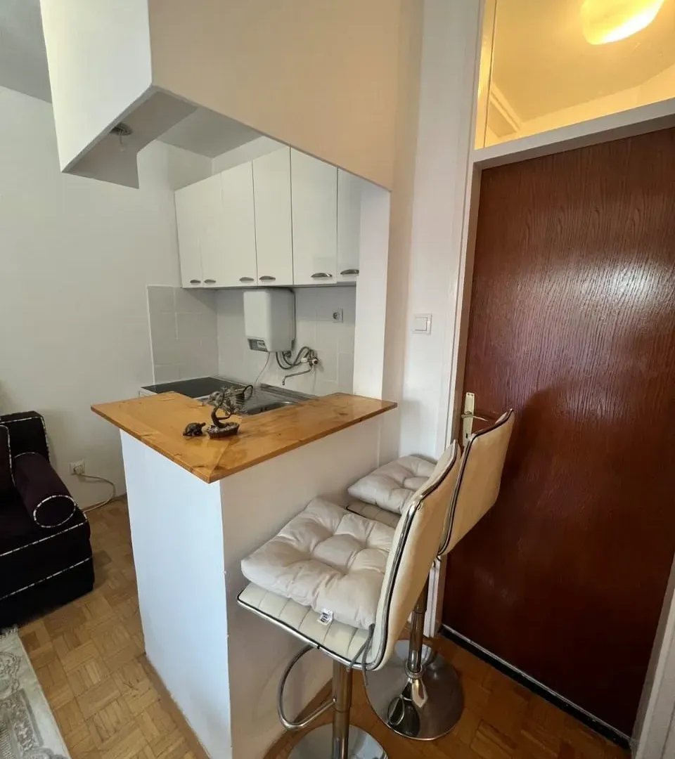 Izdavanje, jednosoban stan, 35m², Stari Aerodrom, Podgorica
