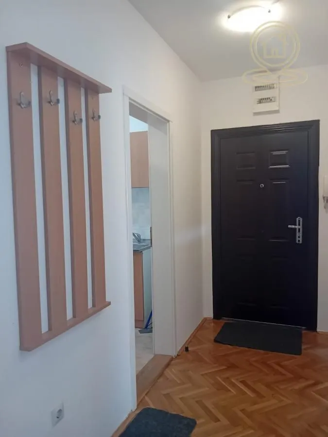 Izdavanje, dvosoban stan, 55m², Centar, Novi Sad