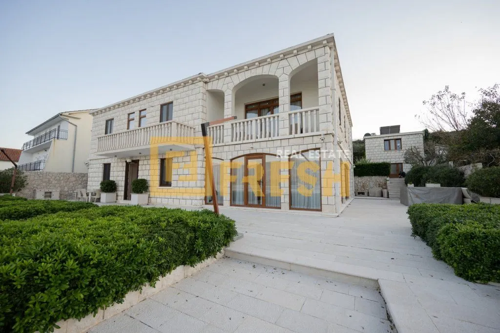 Prodaja, kuća, 300m², Tivat, Crna Gora