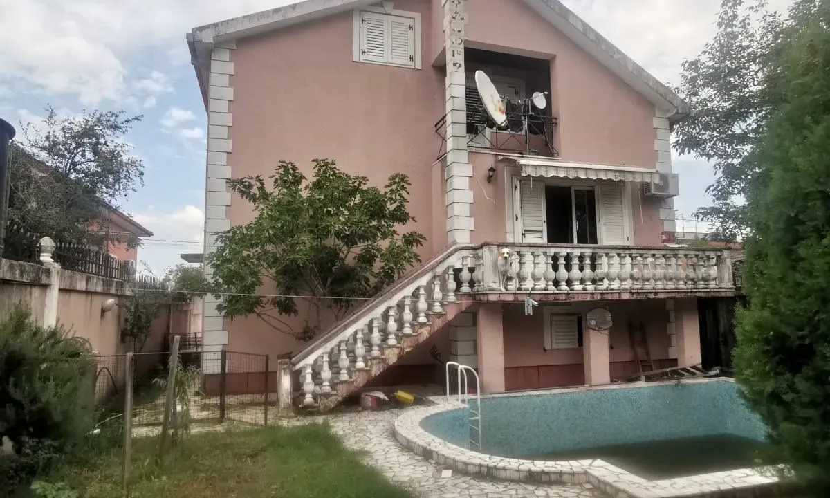 Prodaja, kuća, 335m², Podgorica, Crna Gora
