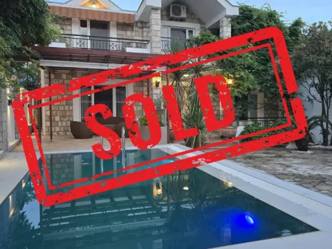 Prodaja, kuća, 234m², Tivat, Crna Gora