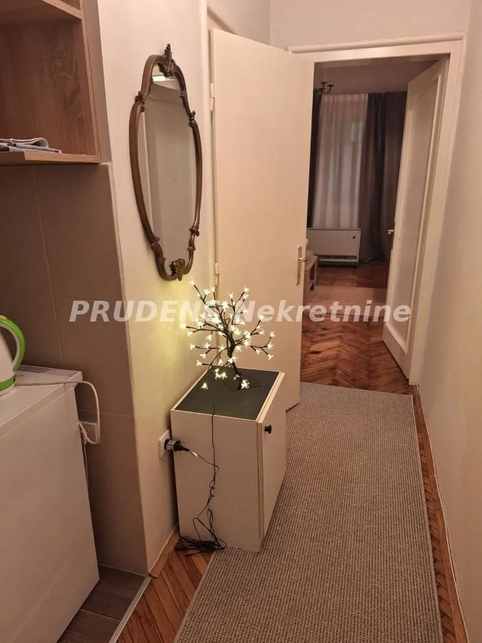 Izdavanje, jednosoban stan, 25m², Stari Grad, Beograd