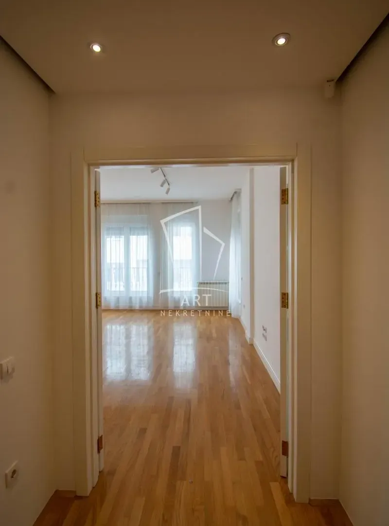 Izdavanje, trosoban stan, 94m², Vračar Hram, Vračar Sve Podlokacije