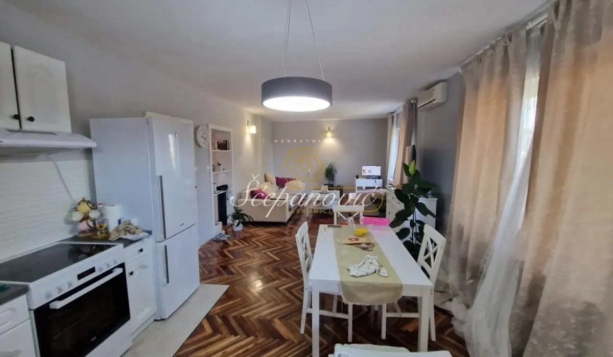 Prodaja, kuća, 396m², Klisa, Novi Sad Sve Podlokacije