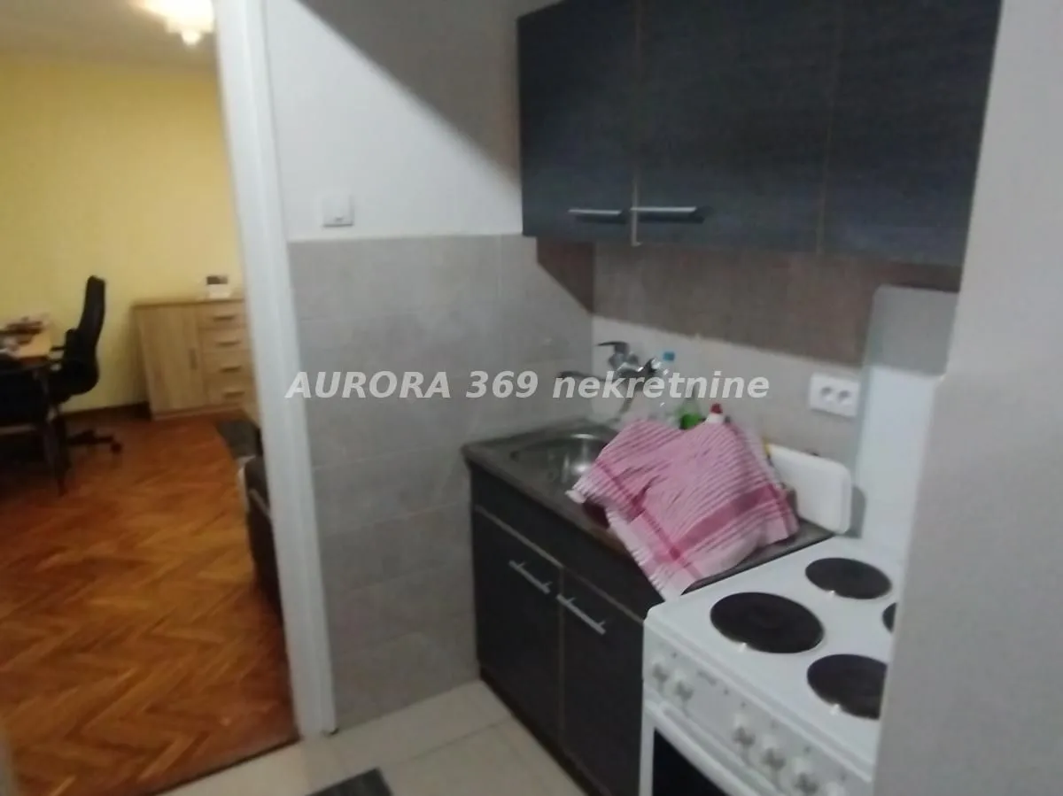 Izdavanje, jednosoban stan, 61m², Centar, Novi Sad