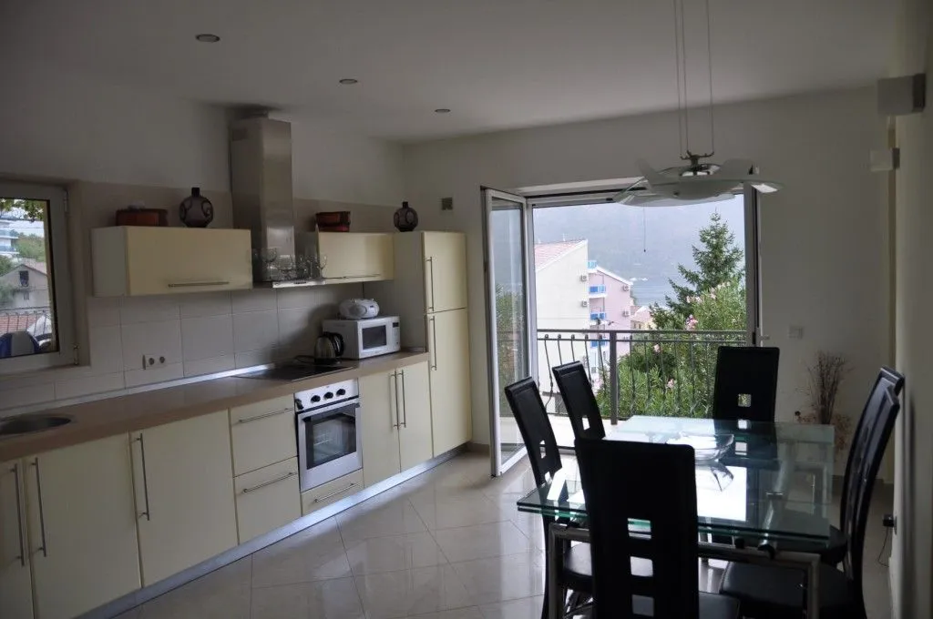 Sale, house, 400m², Dobrota, Kotor