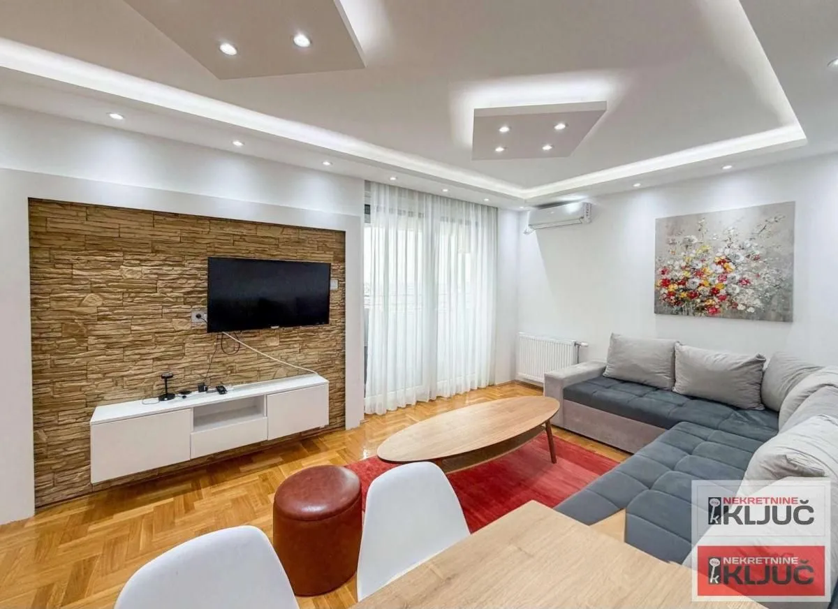 Izdavanje, jednosoban stan, 46m², Bulevar Oslobodjenja, Novi Sad Sve Podlokacije