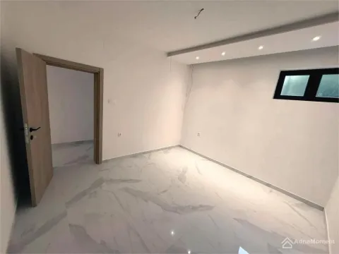 Prodaja, dvosoban stan, 49m², Tivat, Crna Gora - image 3