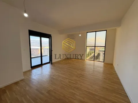 Rent, office space, 275m², Stari Aerodrom, Podgorica - image 10