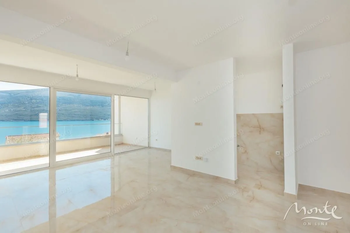 Prodaja, dvosoban stan, 138m², Baošići, Herceg Novi