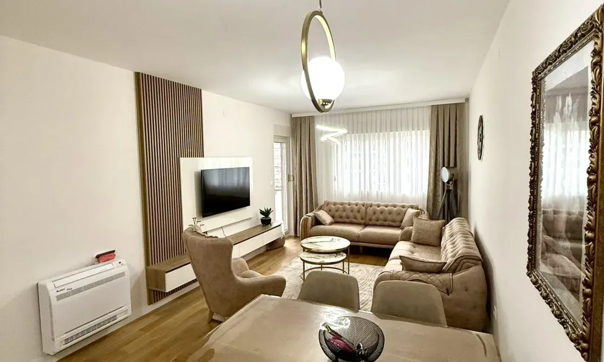 Izdavanje, dvosoban stan, 72m², Central Point, Podgorica