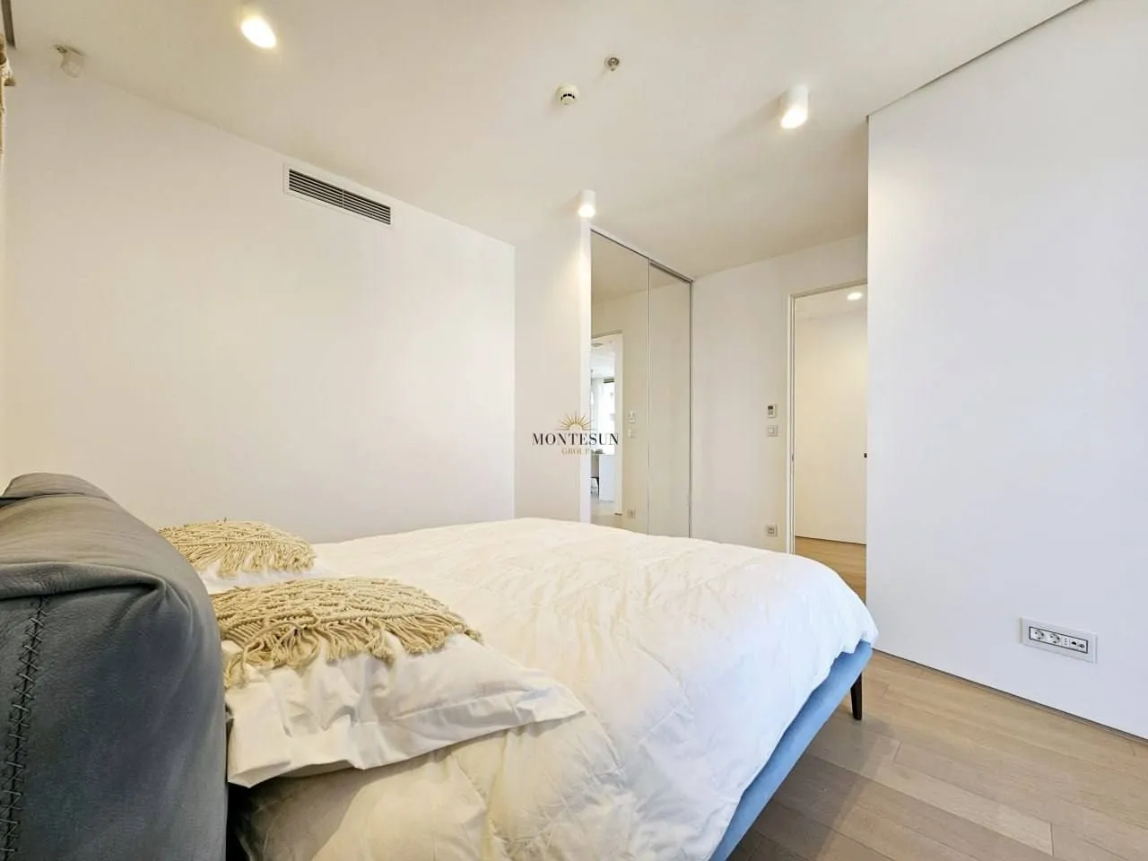 Bright and tidy bedroom with a double bed.
