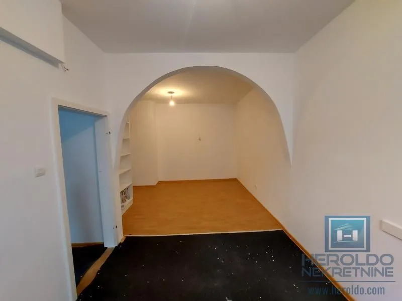 Sale, office space, 72m², Centar, Jagodina