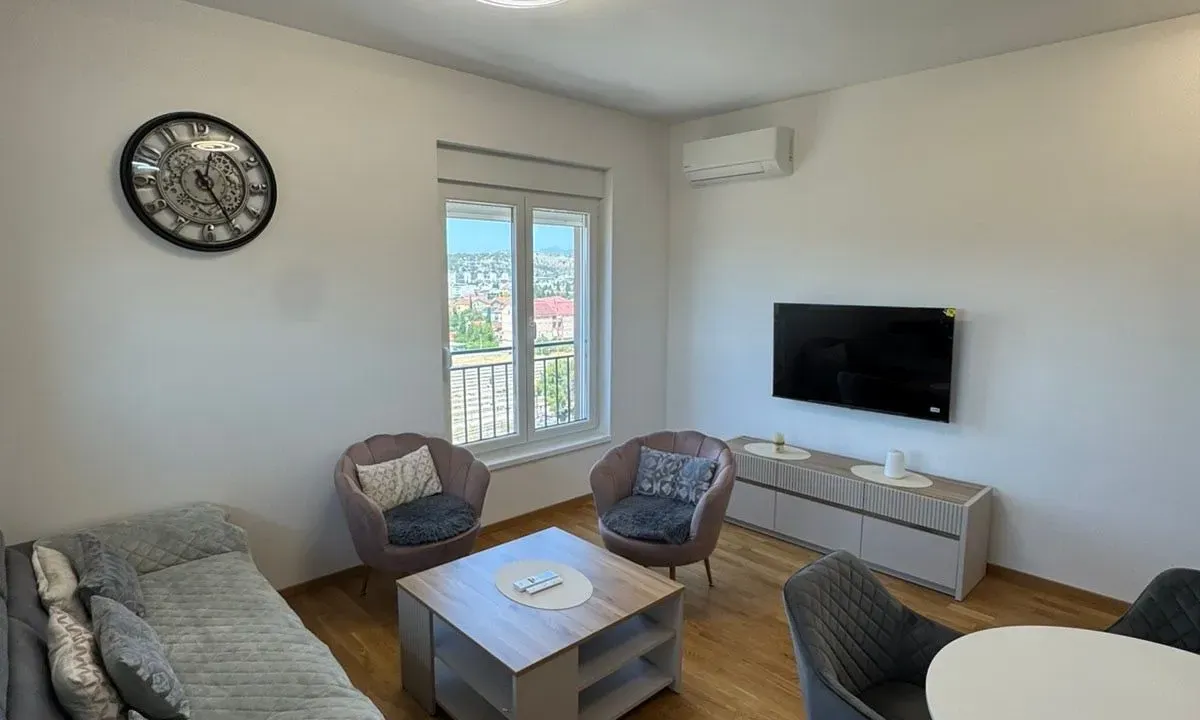 Izdavanje, dvosoban stan, 66m², Stari Aerodrom, Podgorica