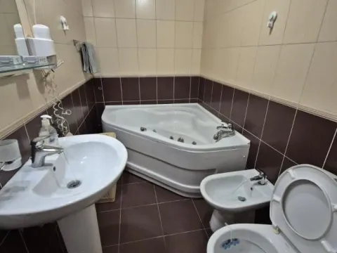 Izdavanje, trosoban stan, 68m², Centar, Kragujevac - image 12