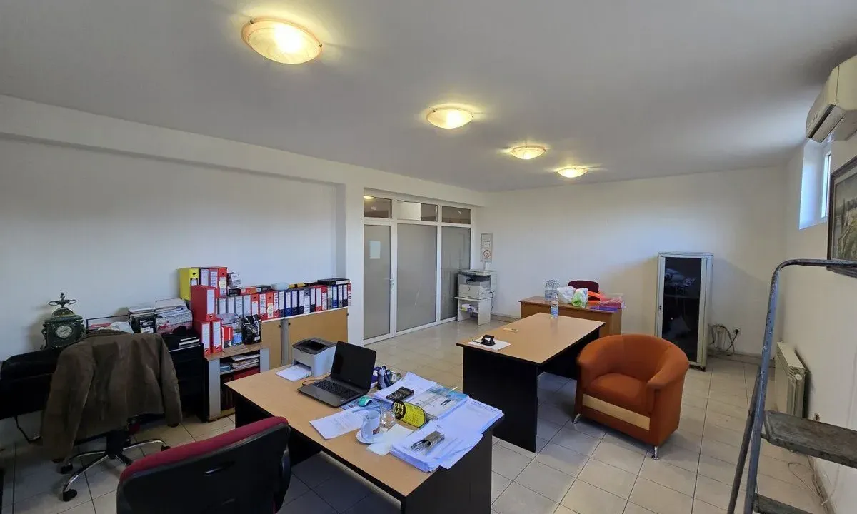 Izdavanje, poslovni prostor, 500m², Zemun Cara Dušana, Zemun Sve Podlokacije