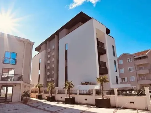 Rent, one bedroom apartment, 45m², Tivat, Crna Gora - image 6