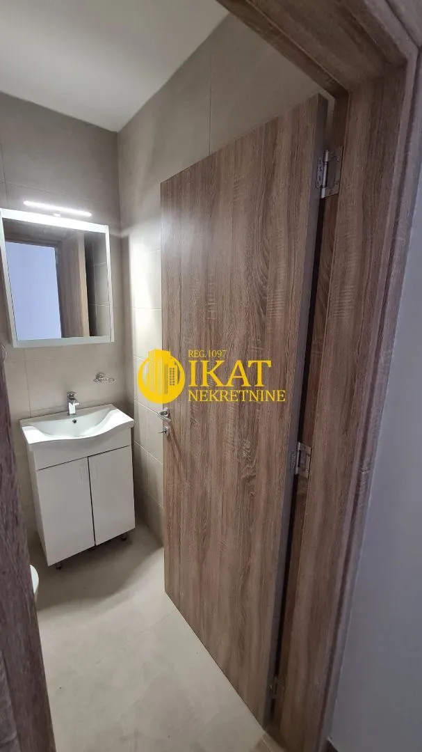 Prodaja, četvorosoban stan, 95m², Centar, Stara Pazova