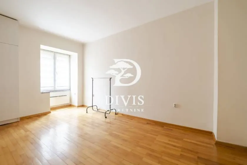 Prodaja, trosoban stan, 68m², Sarajevska, Beograd