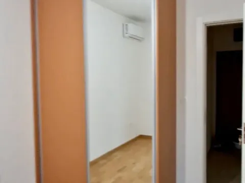 Rent, one bedroom apartment, 45m², Pobrežje, Podgorica - image 2