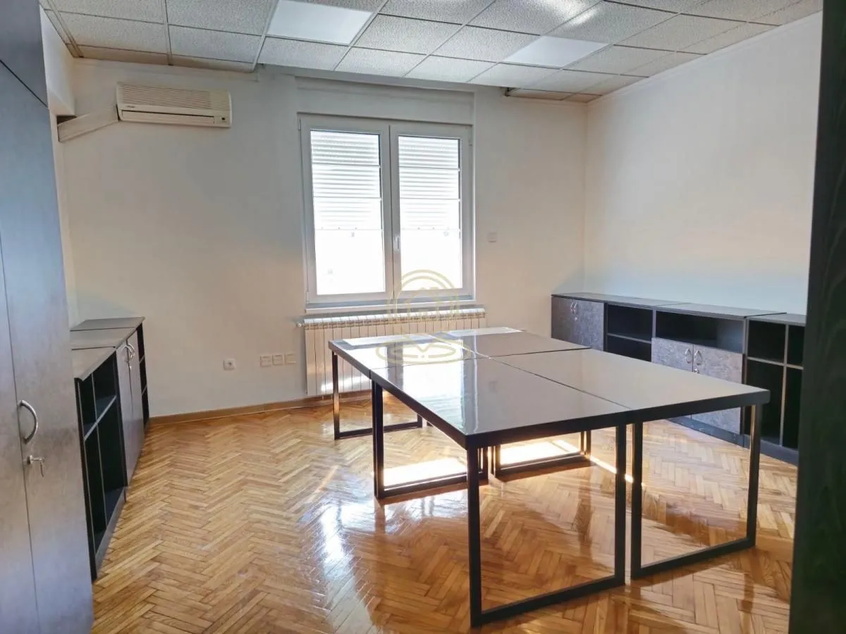 Rent, office space, 135m², Stari Grad, Beograd