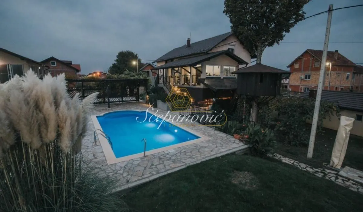Sale, house, 370m², Adice, Novi Sad Sve Podlokacije
