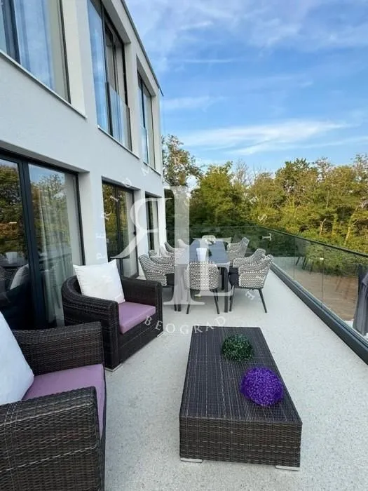 Prodaja, kuća, 270m², Sopot, Beograd
