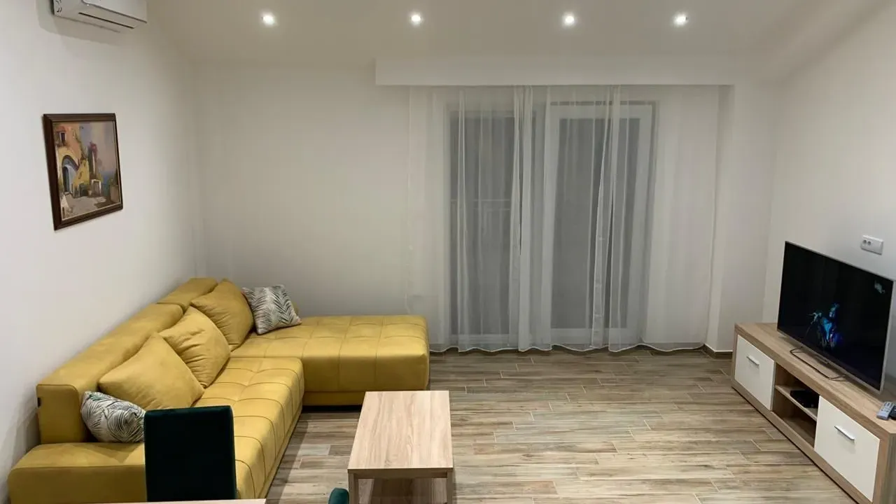 Izdavanje, jednosoban stan, 65m², Kava, Tivat