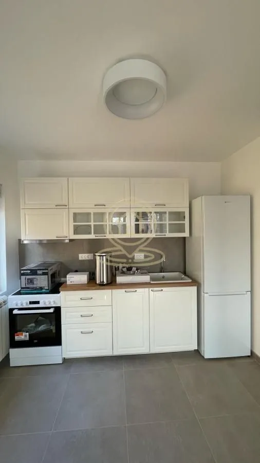 Rent, four bedroom apartment, 151m², Voždovac Sve Podlokacije, Beograd