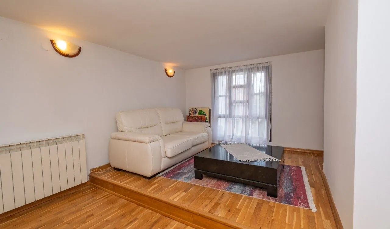 Rent, house, 280m², Gorica C, Podgorica