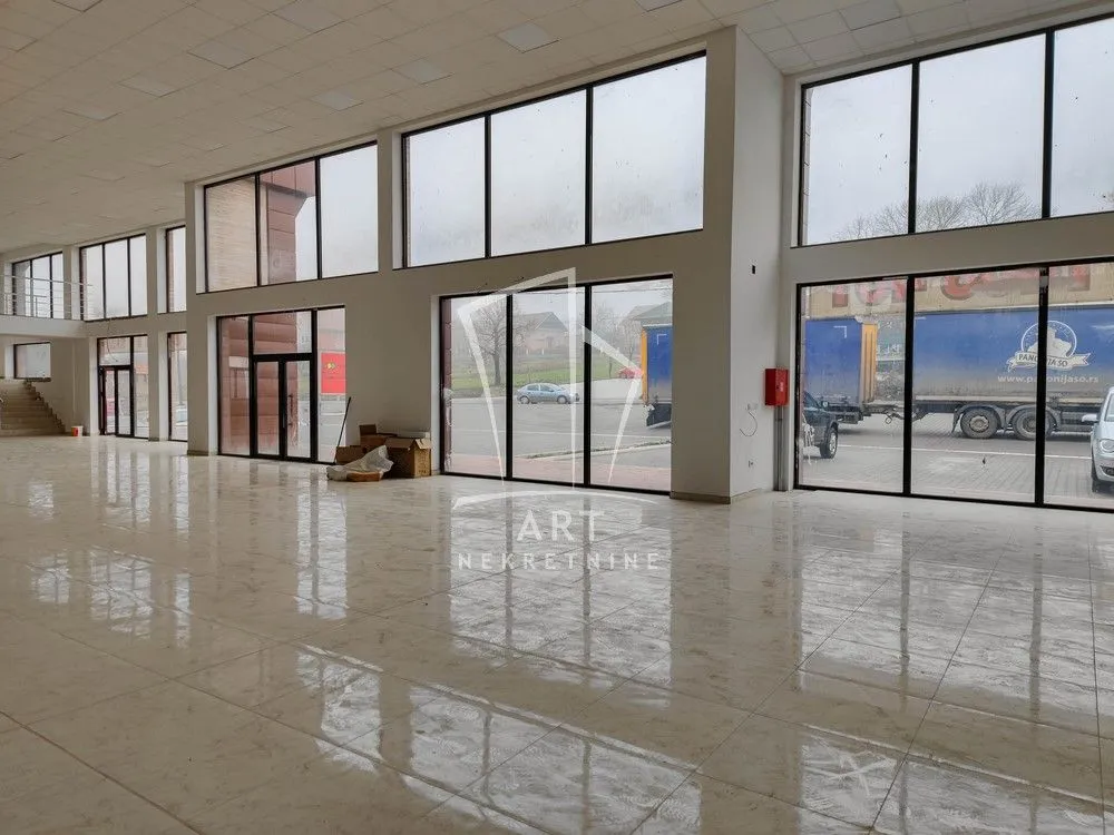 Rent, office space, 1200m², Mladenovac (mesto), Mladenovac