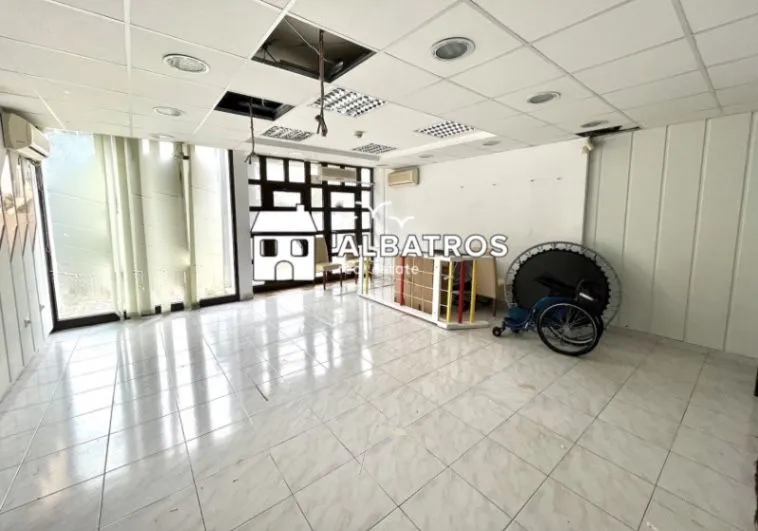 Izdavanje, poslovni prostor, 171m², Centar, Bar