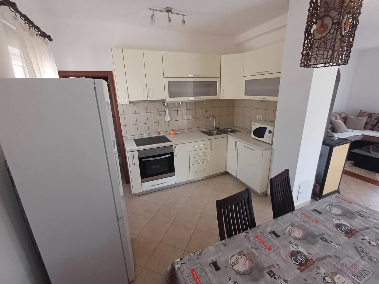 Izdavanje, trosoban stan, 95m², Zelenika, Herceg Novi
