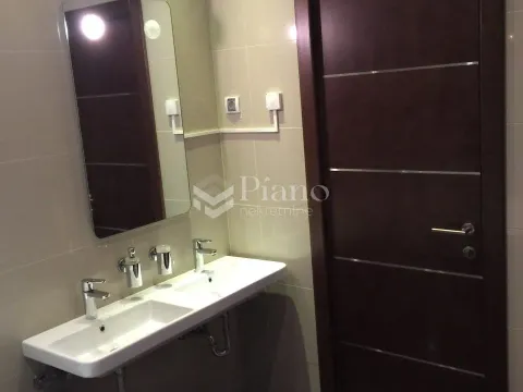 Rent, two bedroom apartment, 166m², Podgorica, Crna Gora - image 9